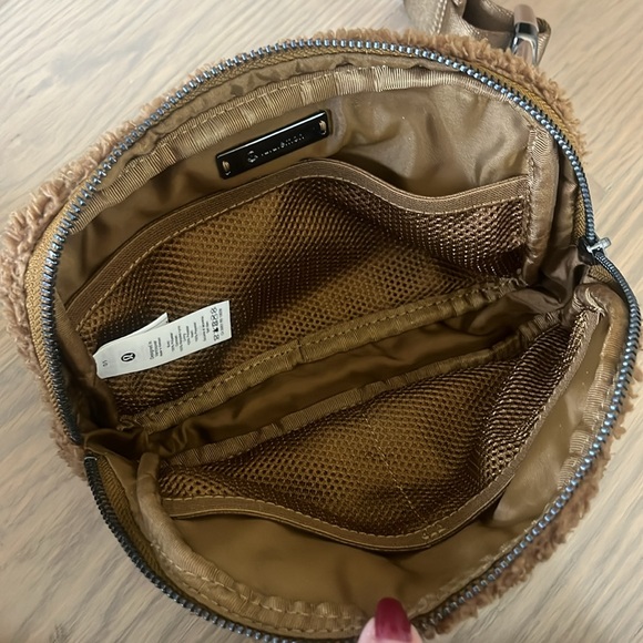 Lululemon Sherpa belt bag - Picture 2 of 2